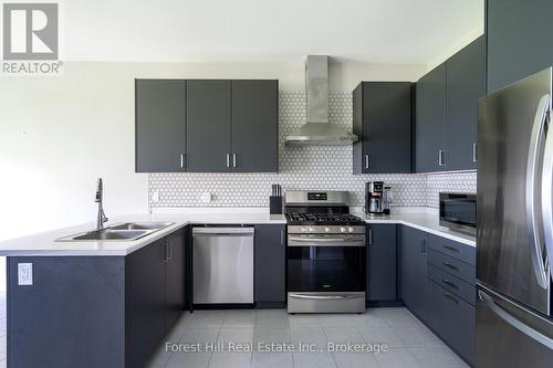 281 Springfield Crescent, Clearview (Stayner), ON - Indoor Photo Showing Kitchen With Double Sink With Upgraded Kitchen