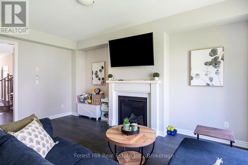 281 Springfield Crescent, Clearview (Stayner), ON - Indoor Photo Showing Living Room With Fireplace