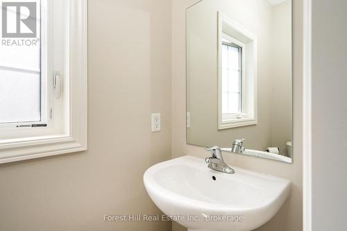 281 Springfield Crescent, Clearview (Stayner), ON - Indoor Photo Showing Bathroom