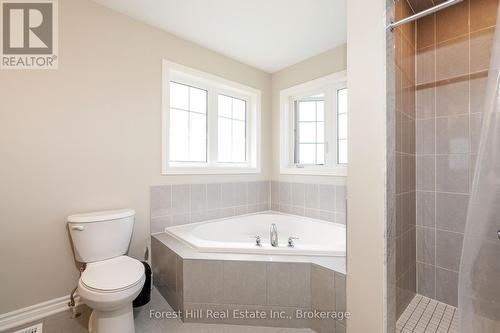 281 Springfield Crescent, Clearview (Stayner), ON - Indoor Photo Showing Bathroom