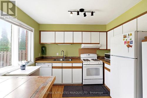672 Champlain Drive, Cornwall, ON - Indoor Photo Showing Kitchen With Double Sink