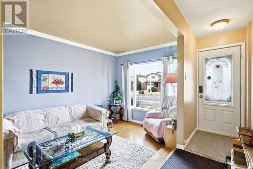 672 Champlain Drive, Cornwall, ON - Indoor Photo Showing Living Room