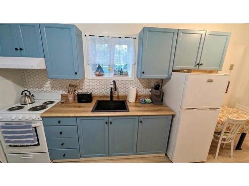 2 Henley Street, Gander, NL 