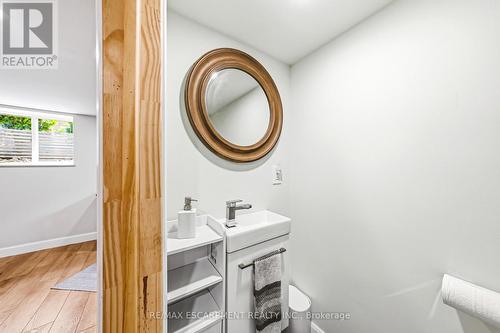 546 Mohawk Road E, Hamilton, ON - Indoor Photo Showing Bathroom