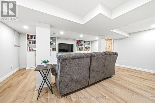 546 Mohawk Road E, Hamilton, ON - Indoor
