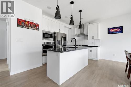 5416 Boyer Bay, Regina, SK - Indoor Photo Showing Kitchen With Upgraded Kitchen