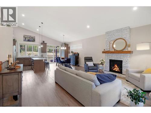 193 Shadow Mountain Boulevard, Cranbrook, BC - Indoor Photo Showing Living Room With Fireplace