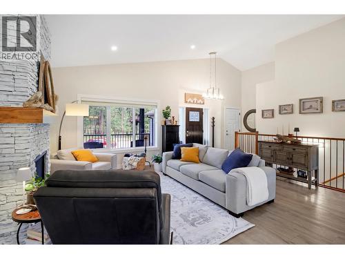 193 Shadow Mountain Boulevard, Cranbrook, BC - Indoor Photo Showing Living Room