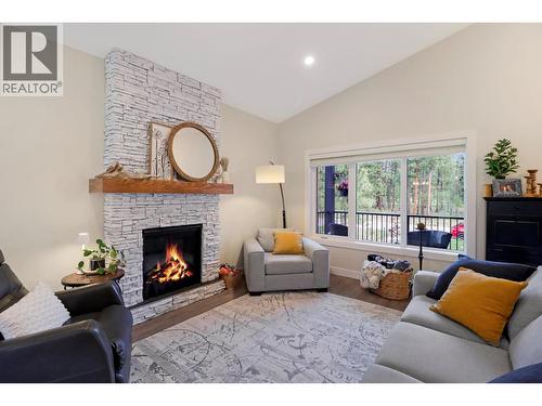 193 Shadow Mountain Boulevard, Cranbrook, BC - Indoor Photo Showing Living Room With Fireplace