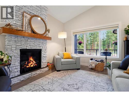 193 Shadow Mountain Boulevard, Cranbrook, BC - Indoor Photo Showing Living Room With Fireplace