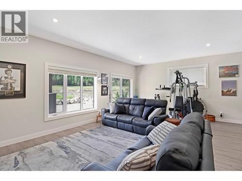 193 Shadow Mountain Boulevard, Cranbrook, BC - Indoor Photo Showing Living Room
