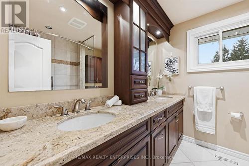 5187 Carousel Court, Burlington, ON - Indoor Photo Showing Bathroom