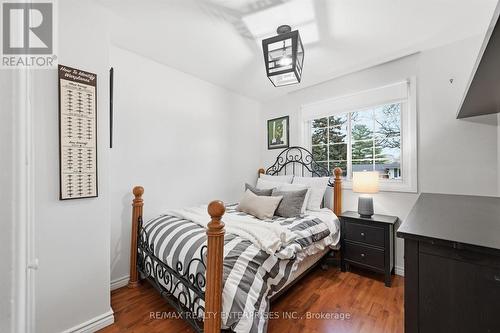 5187 Carousel Court, Burlington, ON - Indoor Photo Showing Bedroom