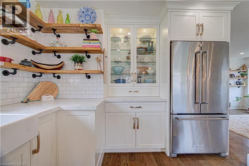 1486 Augustine Drive, Burlington, ON - Indoor Photo Showing Kitchen