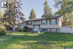 9704 97th DRIVE North Battleford, SK S9A 0L4