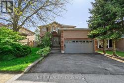 18 FOX RUN LANE Bradford West Gwillimbury, ON L3Z 2Z3
