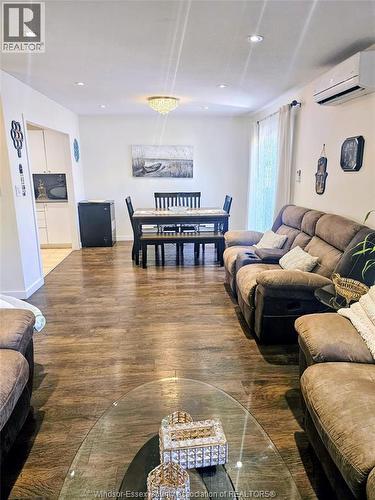 8232 Gregory Place, Windsor, ON - Indoor Photo Showing Living Room