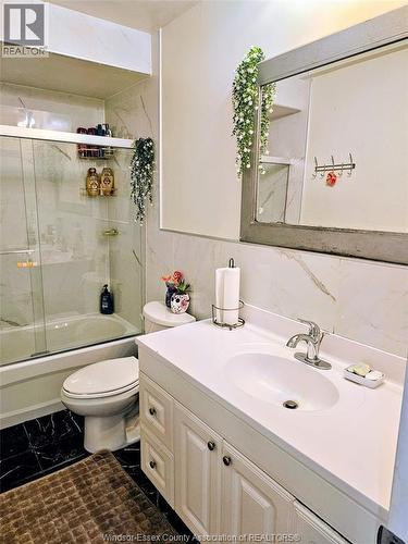 8232 Gregory Place, Windsor, ON - Indoor Photo Showing Bathroom