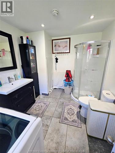 8232 Gregory Place, Windsor, ON - Indoor Photo Showing Bathroom