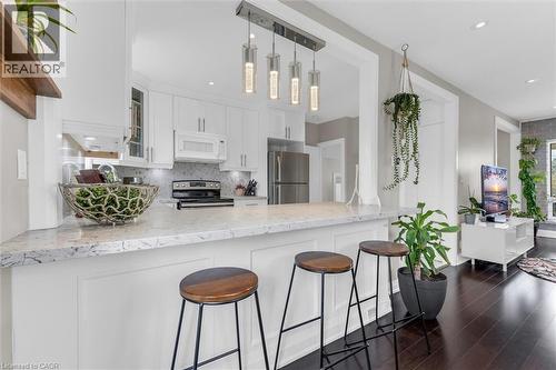 196 Campbell Avenue, Hamilton, ON - Indoor Photo Showing Kitchen With Upgraded Kitchen