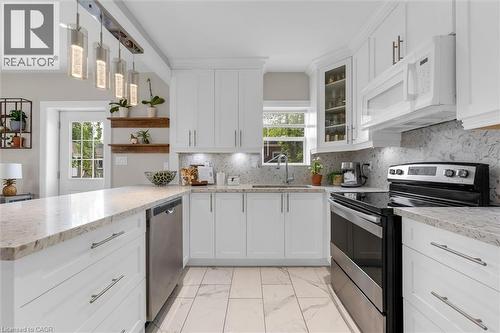 196 Campbell Avenue, Hamilton, ON - Indoor Photo Showing Kitchen With Upgraded Kitchen