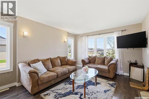 201 Rajput Way, Saskatoon, SK - Indoor Photo Showing Living Room