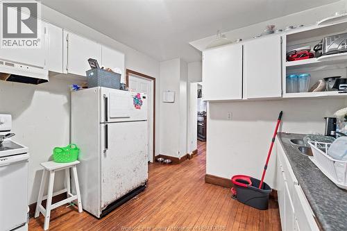 895 Pillette, Windsor, ON - Indoor Photo Showing Kitchen