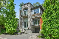 43 WILLARD STREET  Ottawa, ON K1S 1T6