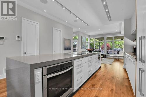43 Willard Street, Ottawa, ON - Indoor Photo Showing Kitchen With Upgraded Kitchen