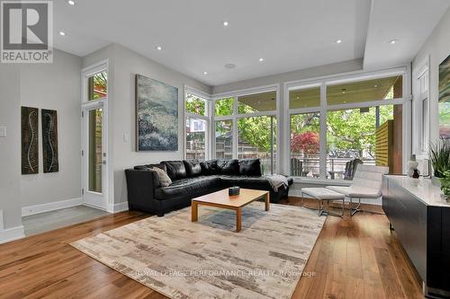 43 Willard Street, Ottawa, ON - Indoor Photo Showing Living Room
