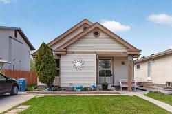 52 William Whiteway Bay  Winnipeg, MB R2V 4B6