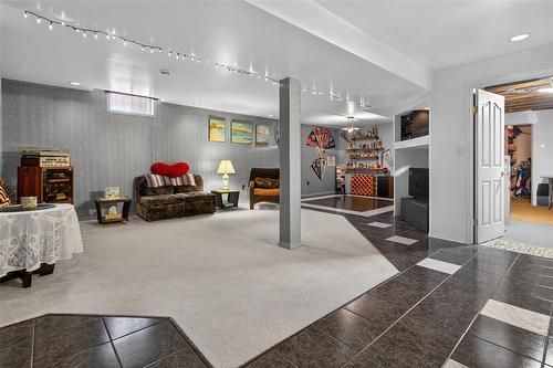 52 William Whiteway Bay, Winnipeg, MB - Indoor