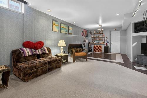 52 William Whiteway Bay, Winnipeg, MB - Indoor