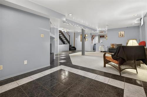 52 William Whiteway Bay, Winnipeg, MB - Indoor Photo Showing Other Room