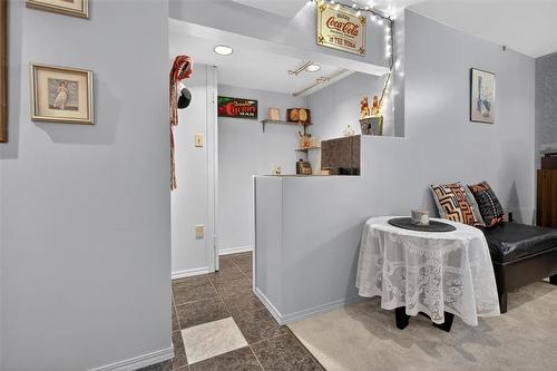 52 William Whiteway Bay, Winnipeg, MB - Indoor Photo Showing Other Room