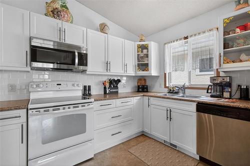 52 William Whiteway Bay, Winnipeg, MB - Indoor Photo Showing Kitchen With Double Sink