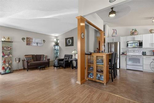 52 William Whiteway Bay, Winnipeg, MB - Indoor Photo Showing Other Room