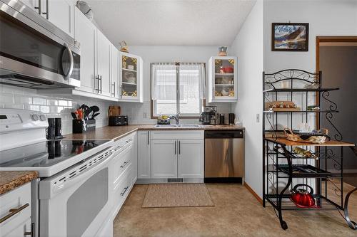 52 William Whiteway Bay, Winnipeg, MB - Indoor Photo Showing Kitchen