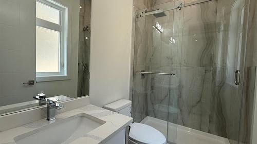 2231 Lavetta Drive, Kelowna, BC - Indoor Photo Showing Bathroom