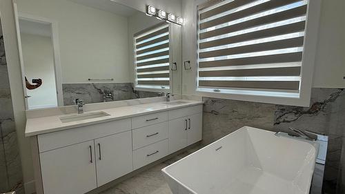 2231 Lavetta Drive, Kelowna, BC - Indoor Photo Showing Bathroom