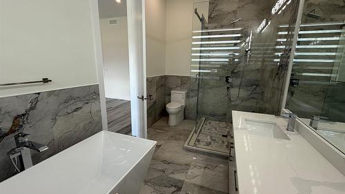 2231 Lavetta Drive, Kelowna, BC - Indoor Photo Showing Bathroom