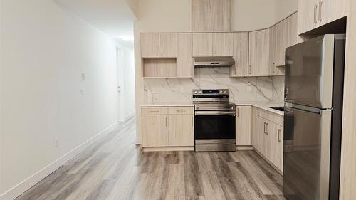 2231 Lavetta Drive, Kelowna, BC - Indoor Photo Showing Kitchen