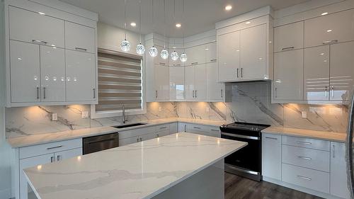 2231 Lavetta Drive, Kelowna, BC - Indoor Photo Showing Kitchen With Upgraded Kitchen