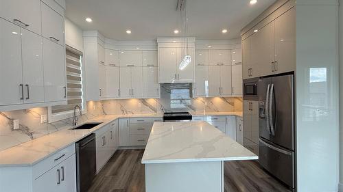 2231 Lavetta Drive, Kelowna, BC - Indoor Photo Showing Kitchen With Upgraded Kitchen