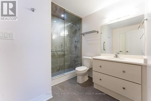 213 - 10 Concord Place, Grimsby, ON - Indoor Photo Showing Bathroom