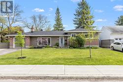 1812 KERR AVENUE  Ottawa, ON K2A 1J3