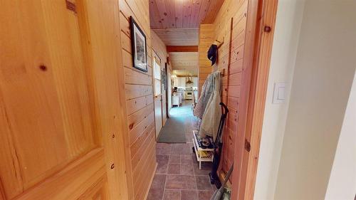 25 Birch Bay, Thomas Lake, MB - Indoor Photo Showing Other Room