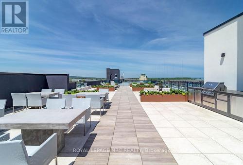 Roof Top Floor Patio - 412 - 10 Concord Place, Grimsby (Grimsby Beach), ON 