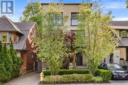 16 INGLEWOOD DRIVE Toronto, ON M4T 1G8