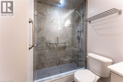 10 Concord Place Unit# 213, Grimsby, ON - Indoor Photo Showing Bathroom